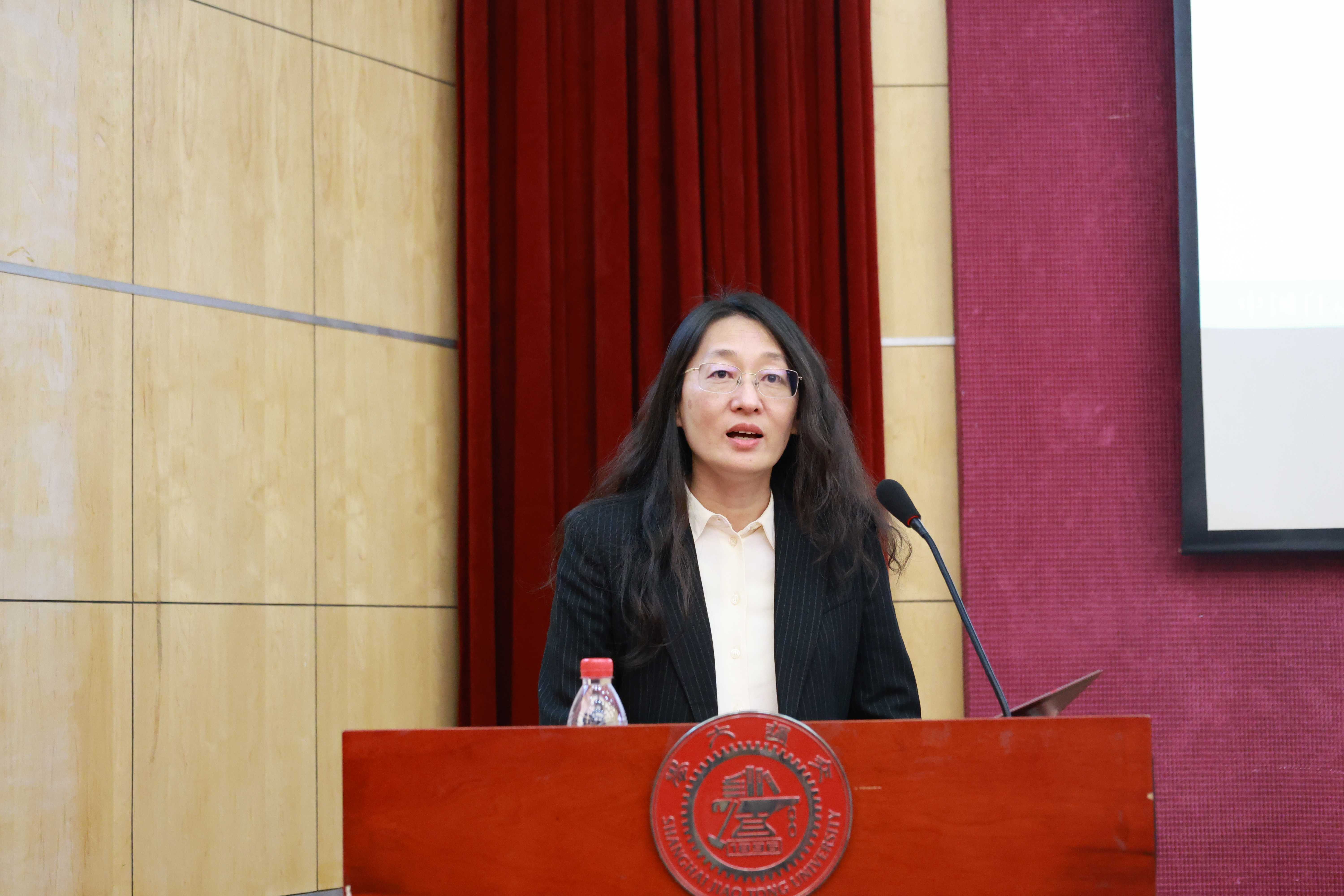 配图7 李柠宣读执委名单.jpg 配图7 李柠宣读执委名单.jpg